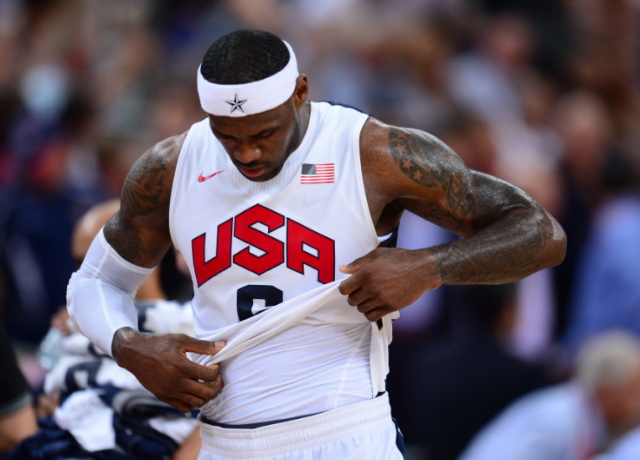 从詹姆斯在澳大利亚队比赛中失利到清晨山东男篮调整名单以备亚冠，风云突变拜仁慕尼黑赛后造点机会的简单介绍